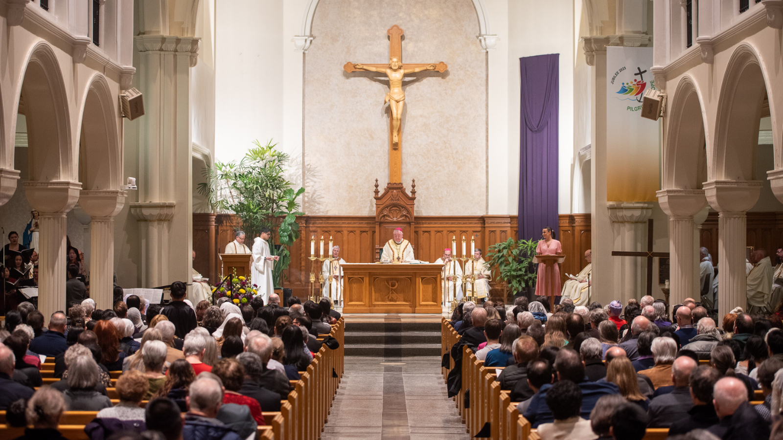Archbishop Gagnon says farewell mass in Winnipeg